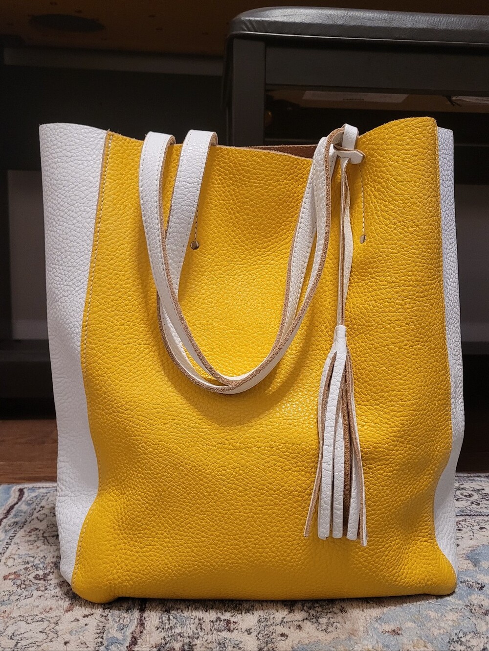 NWOT Roots French leather tote, Yellow/white